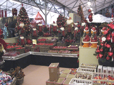 908018 Afbeelding van de afdeling rode kerstversiering, op de kerstshow in Tuincentrum Overvecht (Gageldijk 3) te Utrecht.